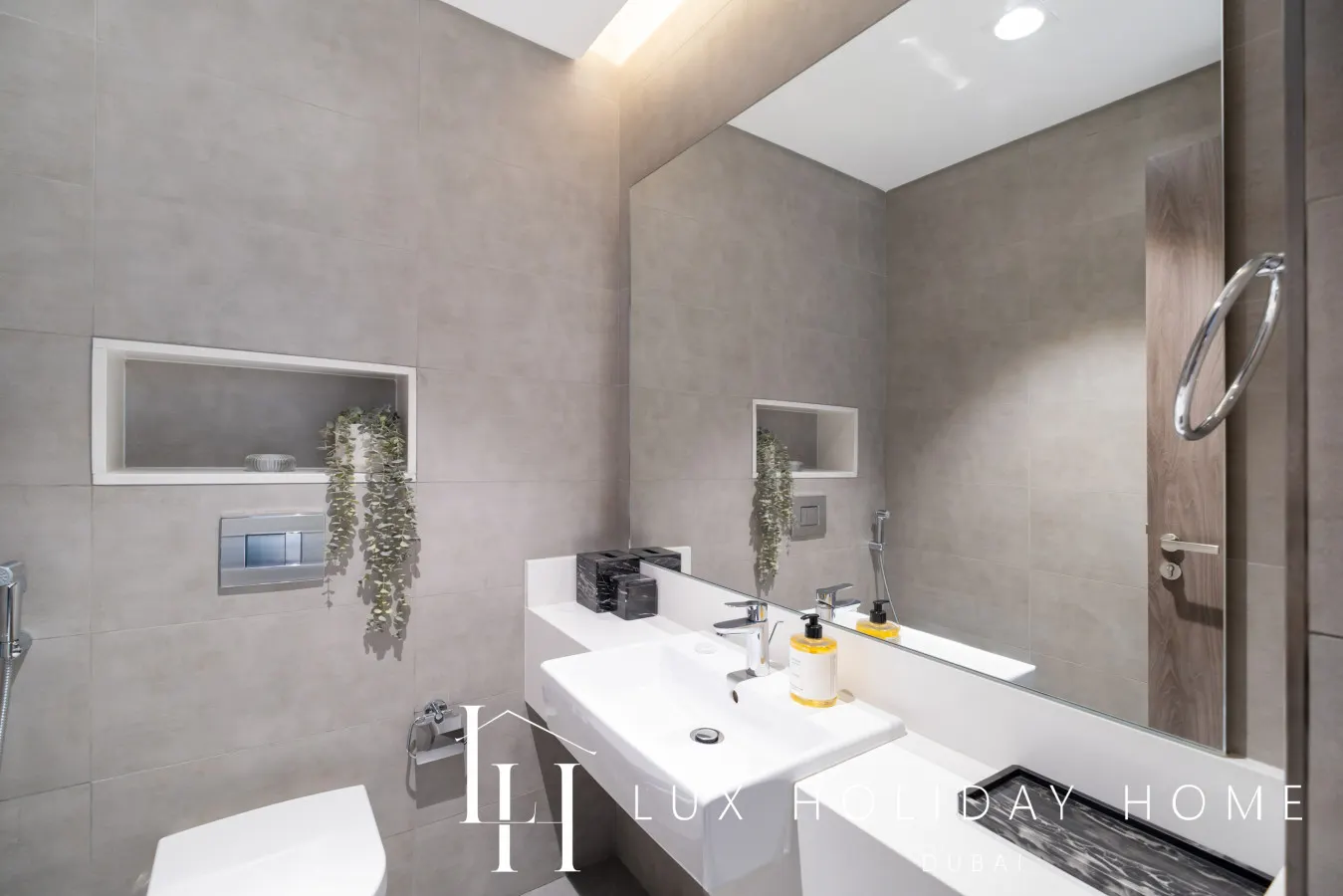 LUX The District One Lagoon View Suite 18