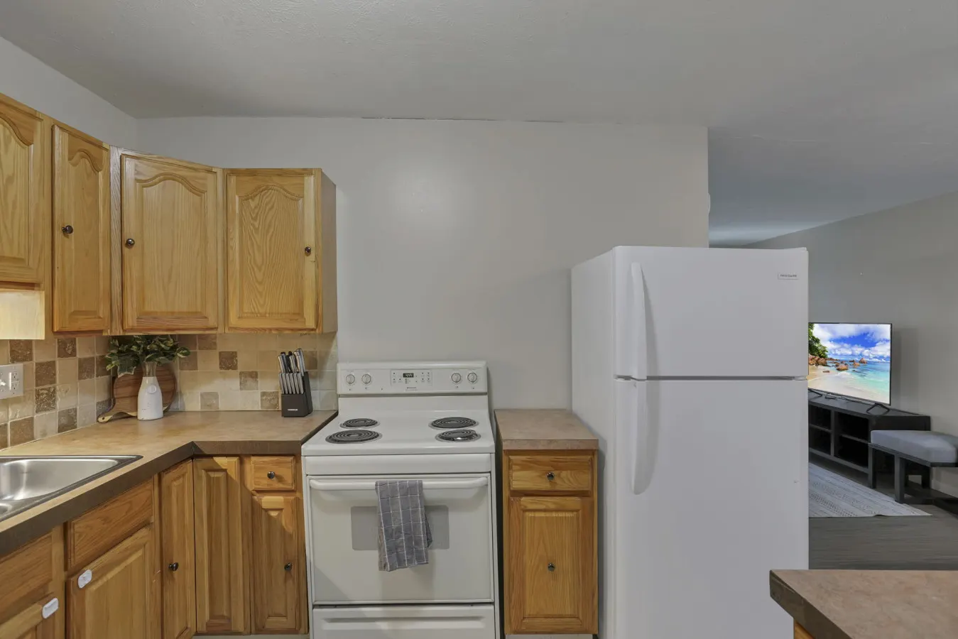 The Brocton: 3 miles from the airport! 18