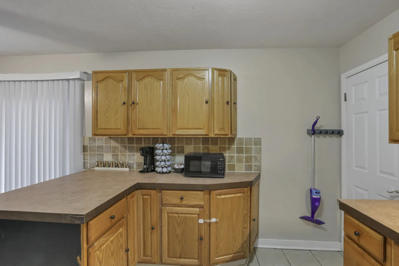 The Brocton: 3 miles from the airport! 19