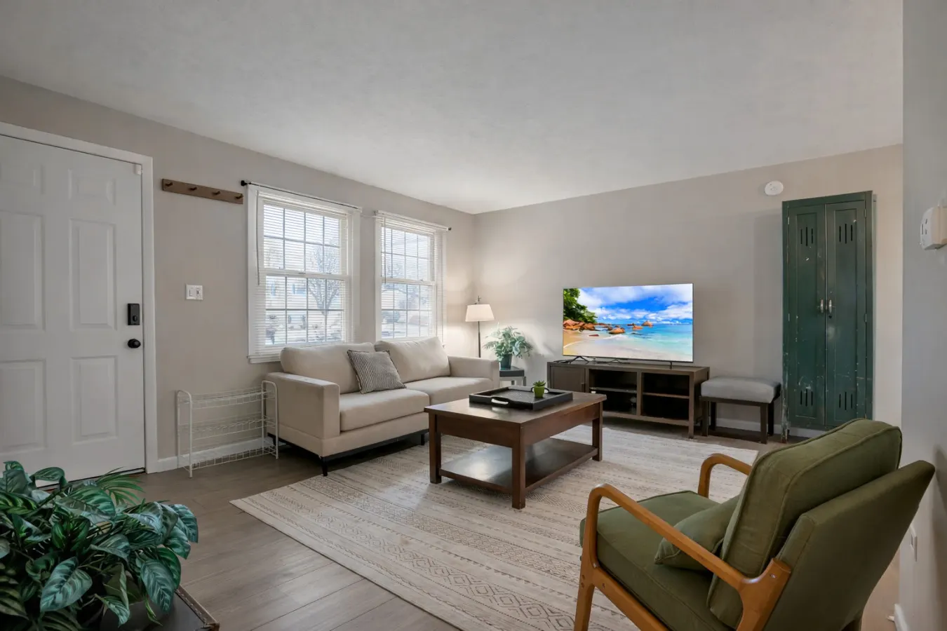 The Brocton: 3 miles from the airport! 3