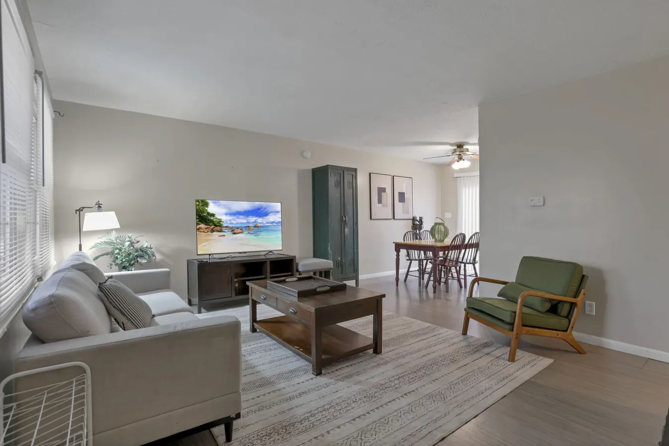 The Brocton: 3 miles from the airport! 8