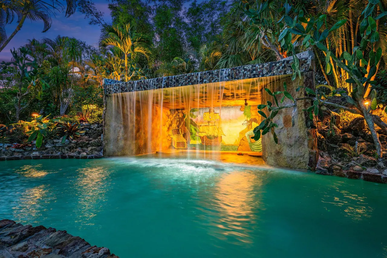 KonTiki Falls: Jupiter's Exclusive Private Resort! 8