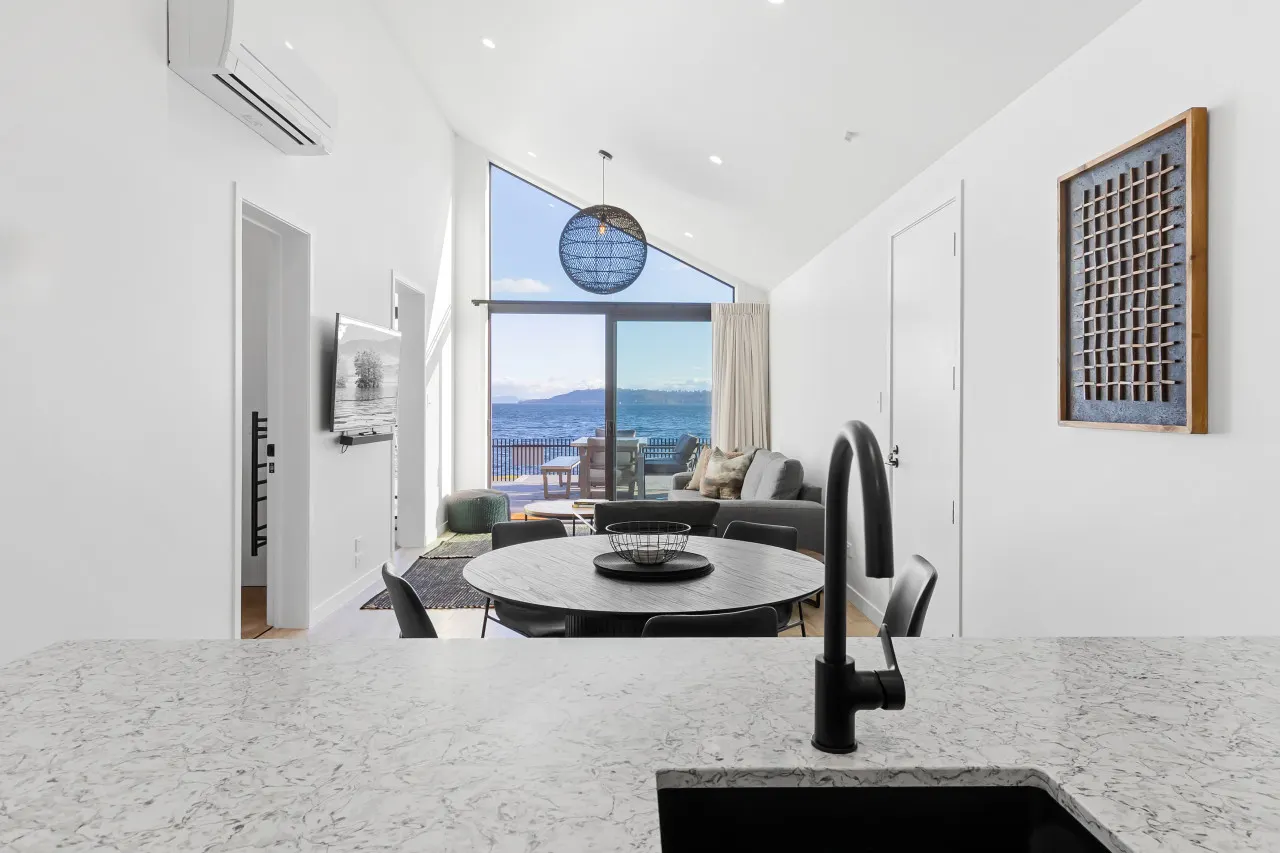 Roam Taupo Lakefront Combined Units 1&2 5
