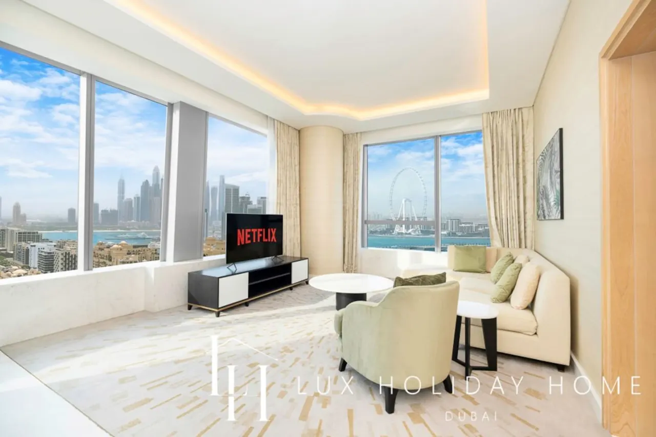 LUX | Iconic Views at The Palm Tower Suite 2