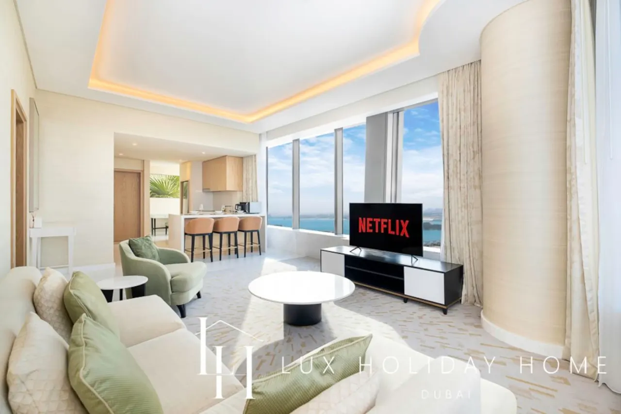 LUX | Iconic Views at The Palm Tower Suite 2 — photo 2
