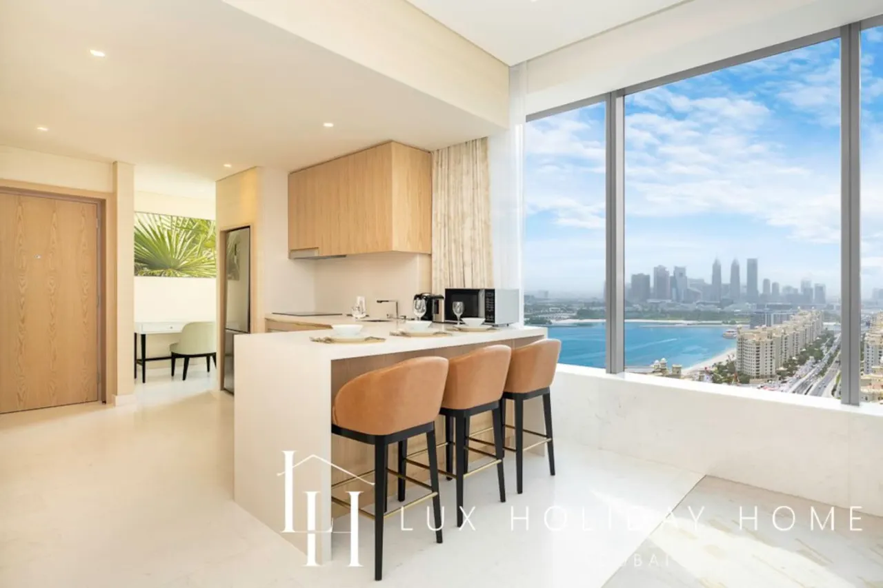 LUX Iconic Views at The Palm Tower Suite 2 9