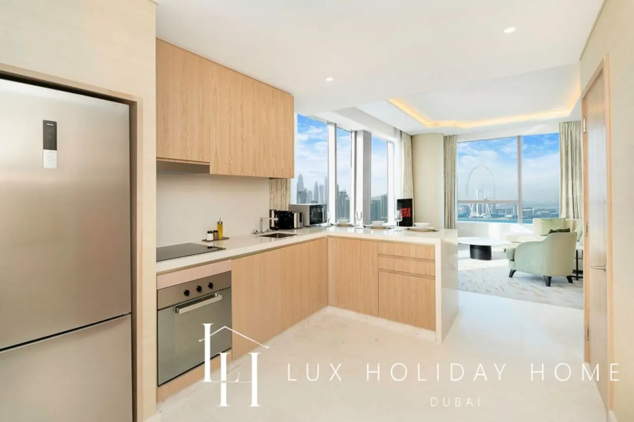 LUX Iconic Views at The Palm Tower Suite 2 10