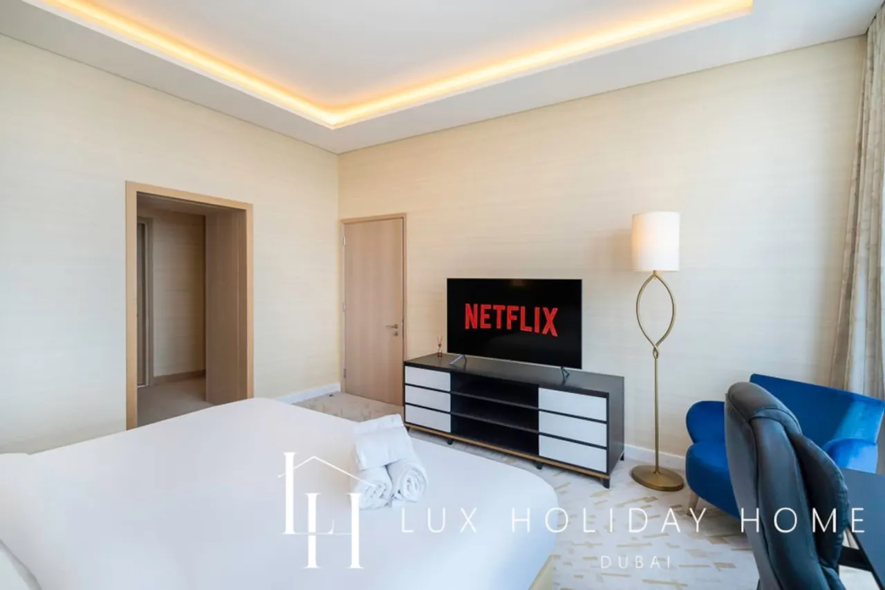 LUX Iconic Views at The Palm Tower Suite 2 12