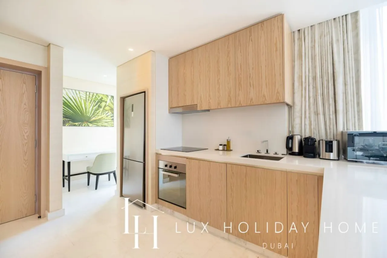 LUX Iconic Views at The Palm Tower Suite 2 16