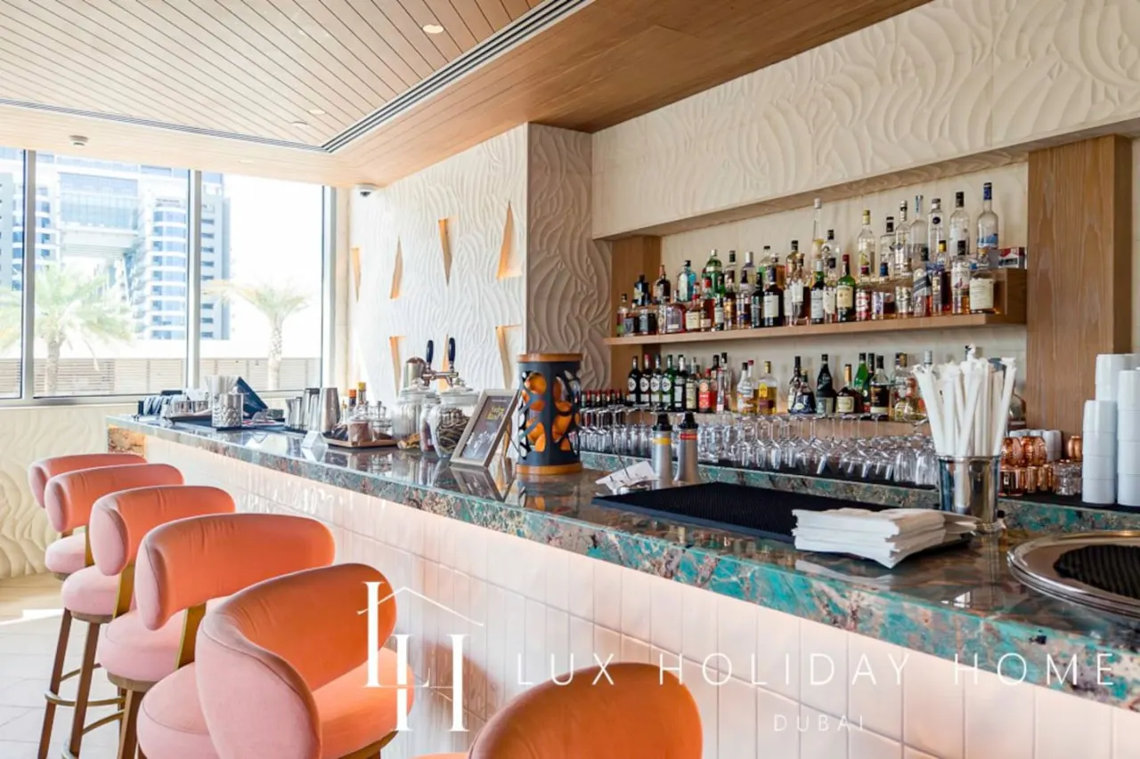 LUX Iconic Views at The Palm Tower Suite 2 20