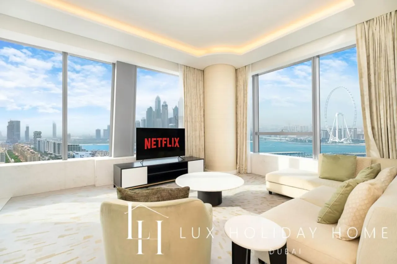 LUX | Iconic Views at The Palm Tower Suite 2 — photo 3