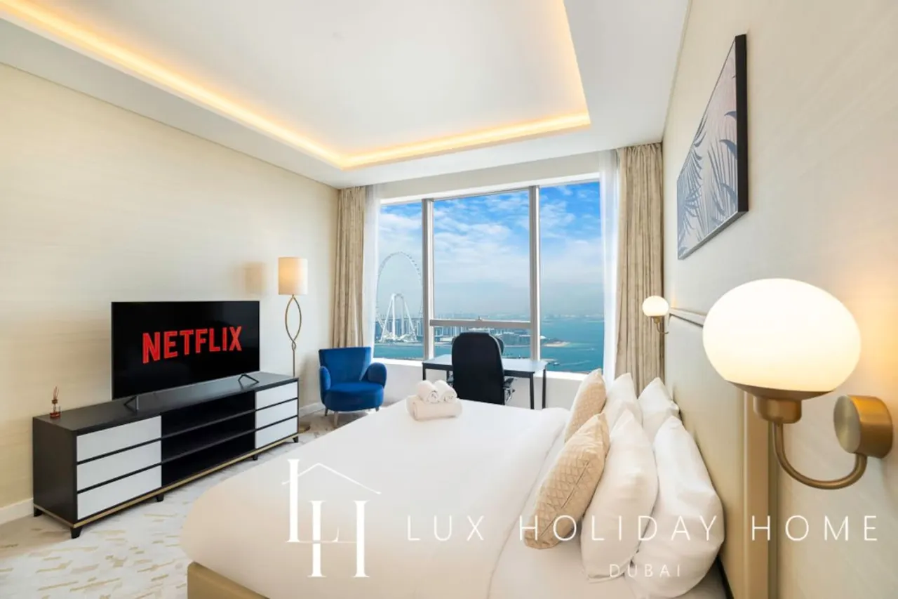 LUX Iconic Views at The Palm Tower Suite 2 6