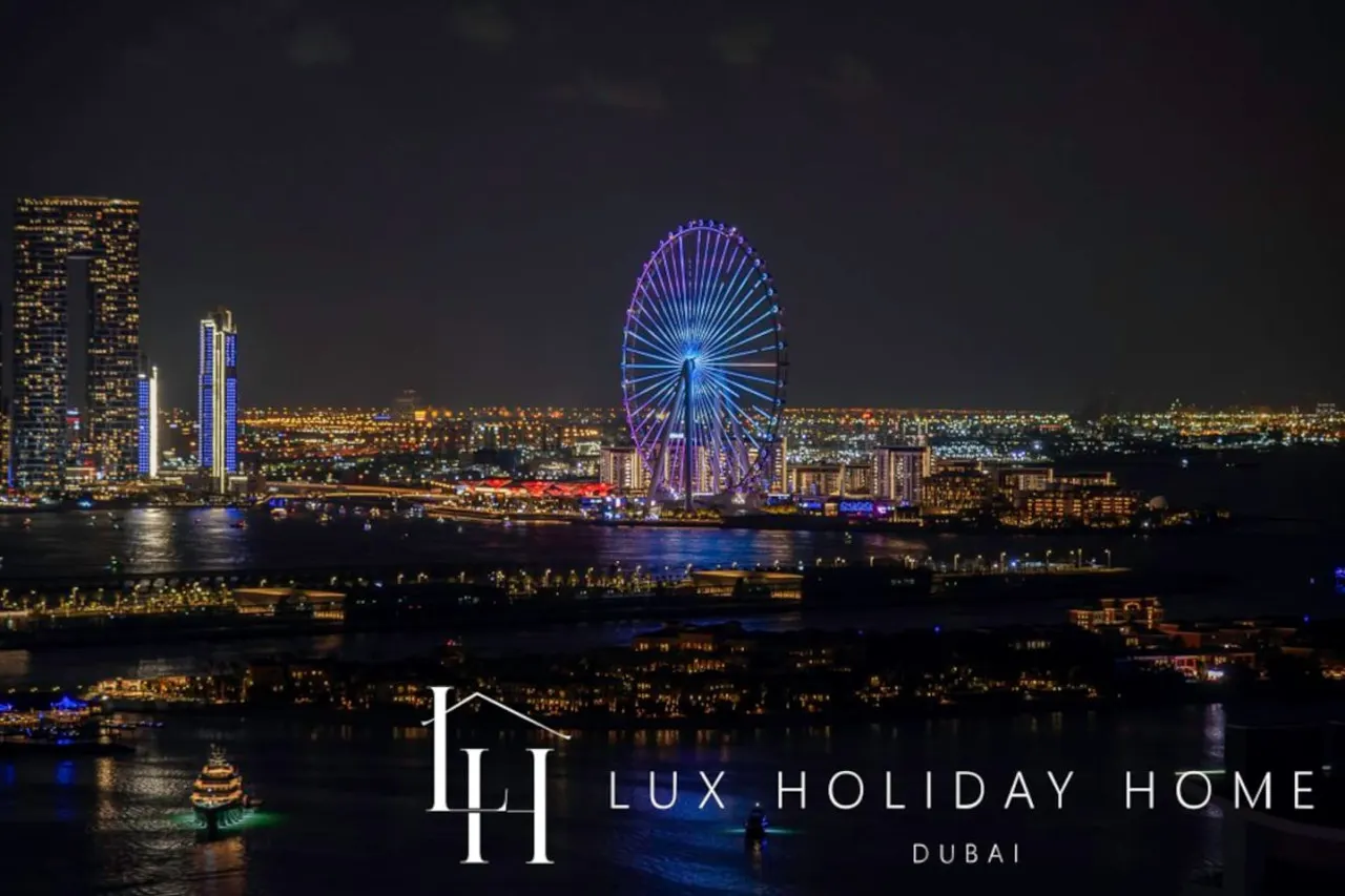 LUX Iconic Views at The Palm Tower Suite 2 8