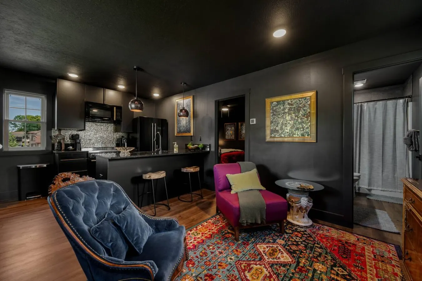 The Black Pearl l Boutique Downtown Loft 1