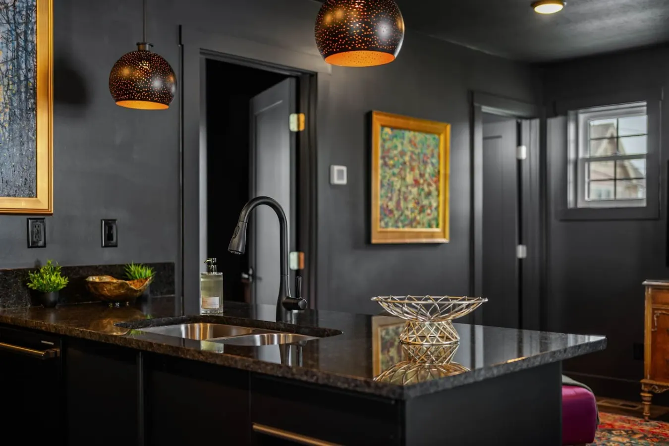 The Black Pearl l Boutique Downtown Loft 9