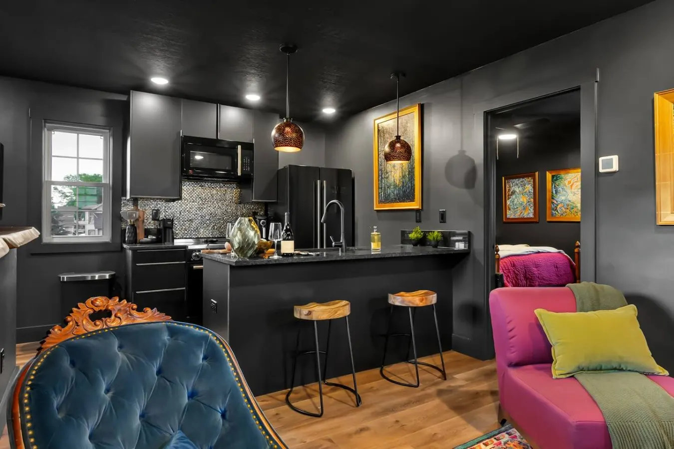 The Black Pearl l Boutique Downtown Loft 10