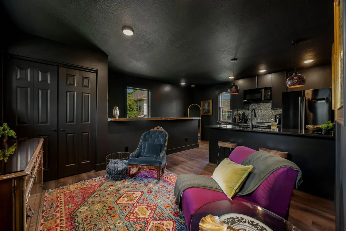 The Black Pearl l Boutique Downtown Loft 12