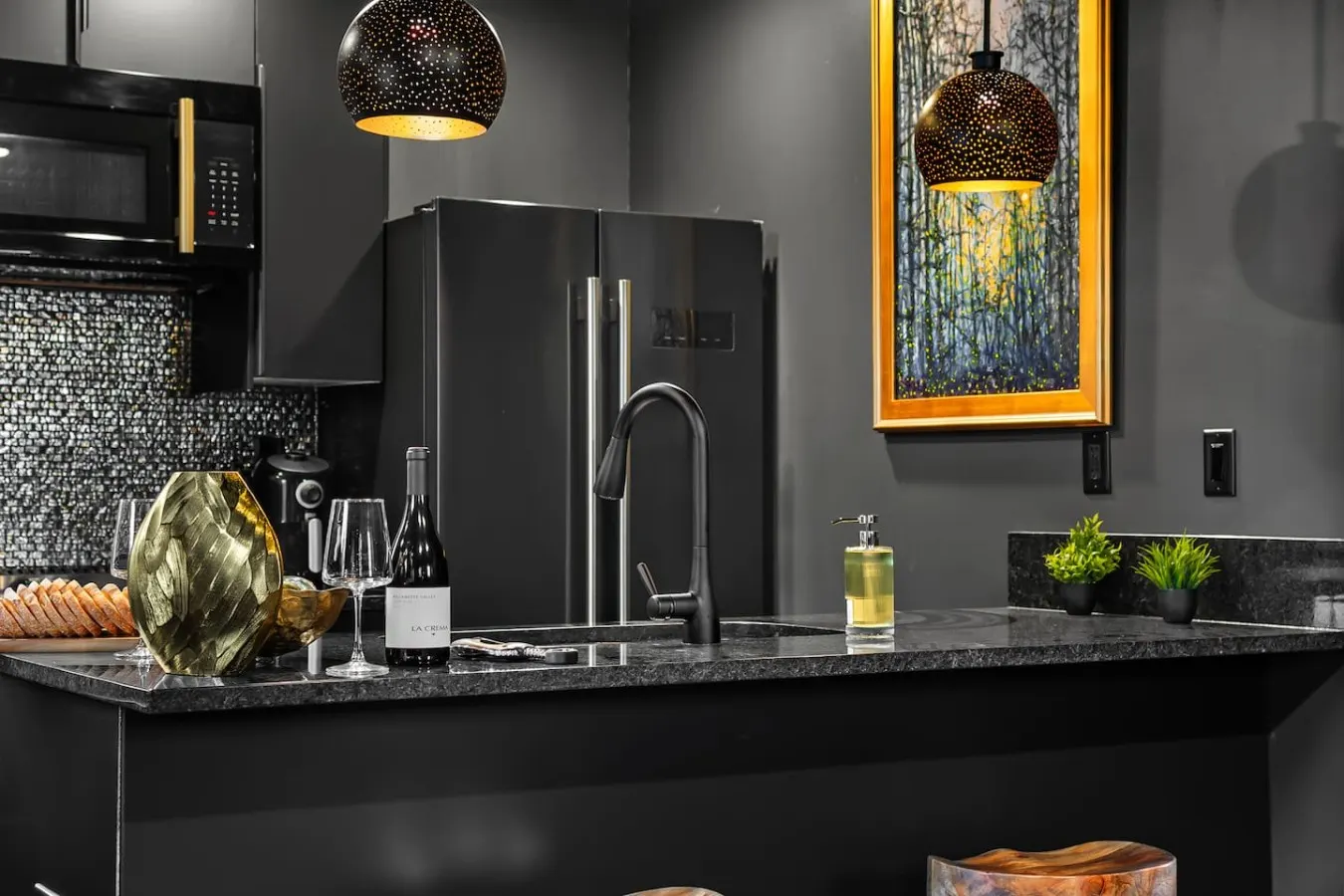 The Black Pearl l Boutique Downtown Loft 13