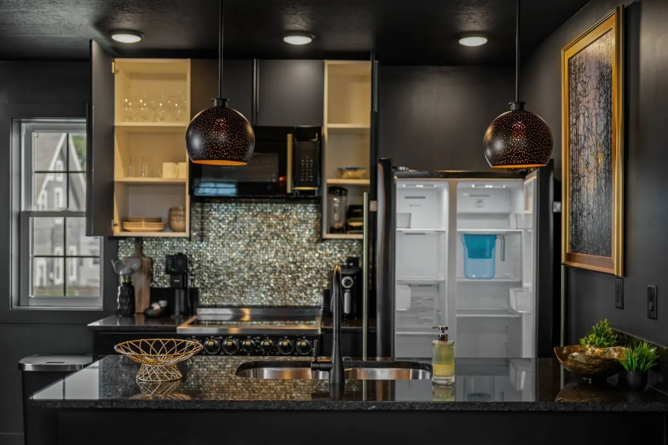 The Black Pearl l Boutique Downtown Loft 15