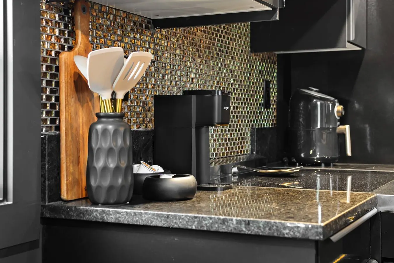 The Black Pearl l Boutique Downtown Loft 17