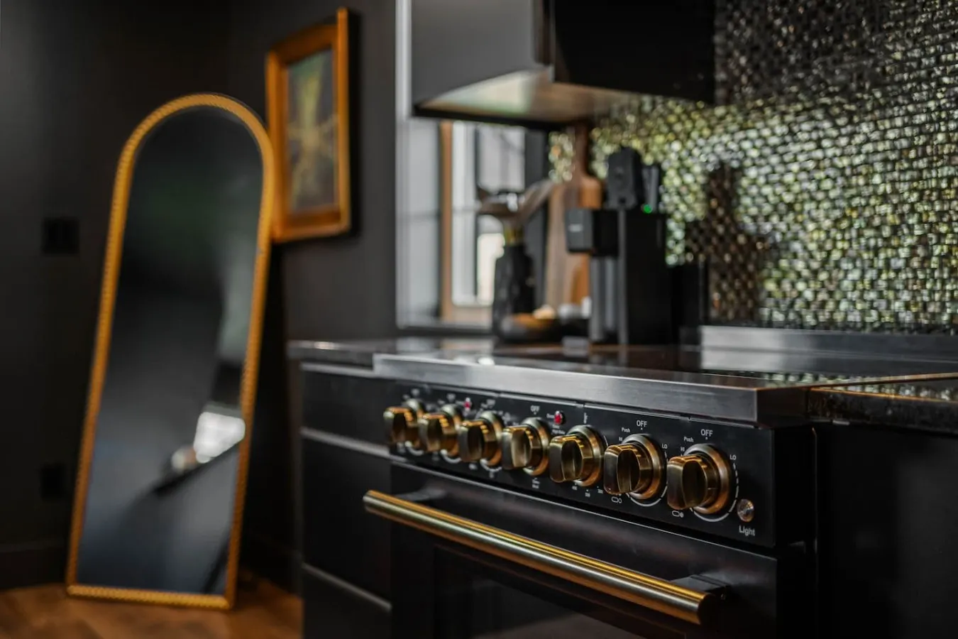 The Black Pearl l Boutique Downtown Loft 19