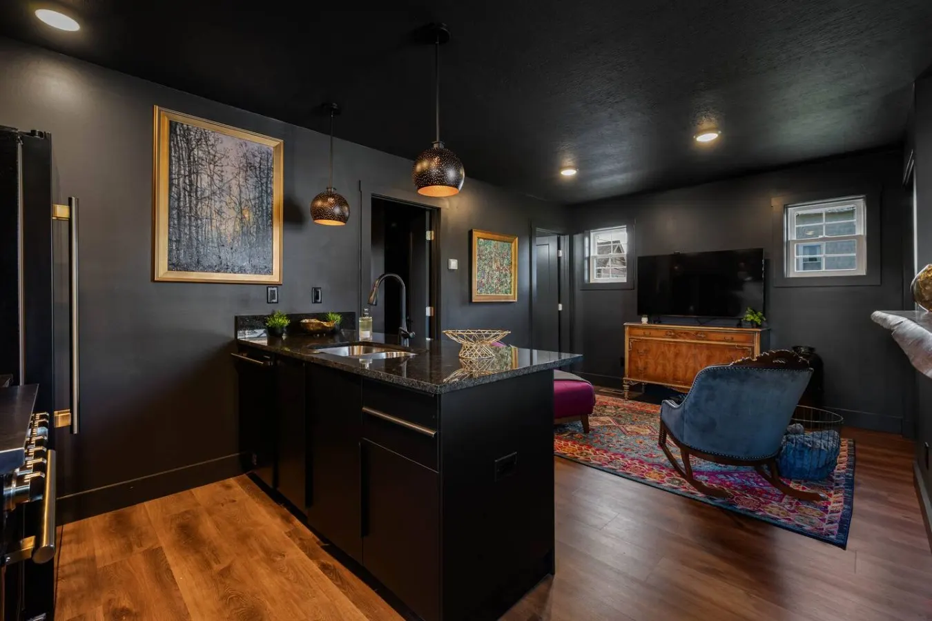 The Black Pearl l Boutique Downtown Loft 7