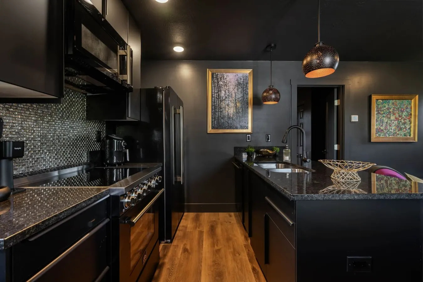 The Black Pearl l Boutique Downtown Loft 8