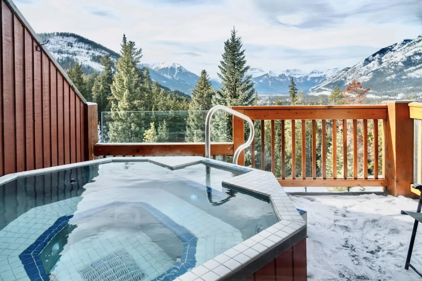 Condo w/Private HOT TUB & Mountain Views!