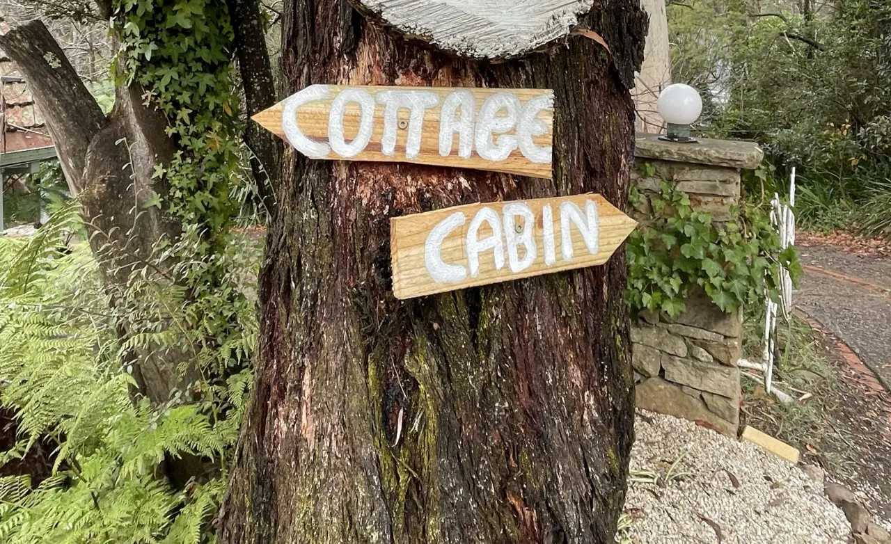Bottlebrush Cabin cosy private cabin in the trees 6