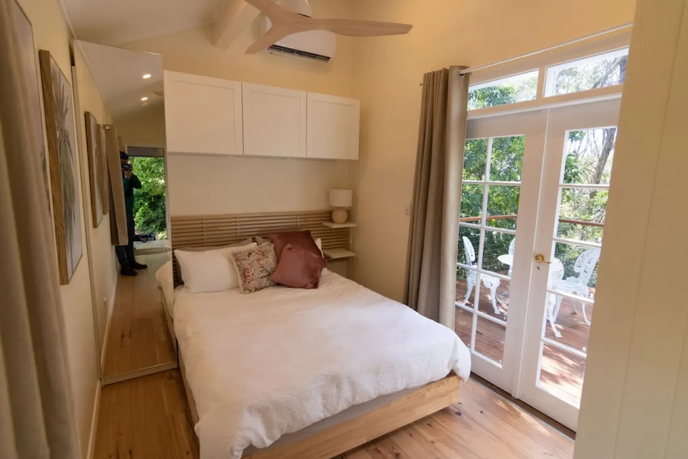 Bottlebrush Cabin cosy private cabin in the trees 7