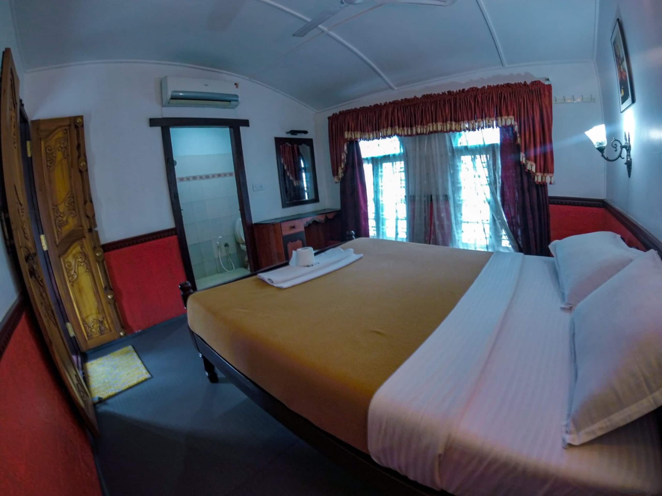 Kalappura Houseboats 2