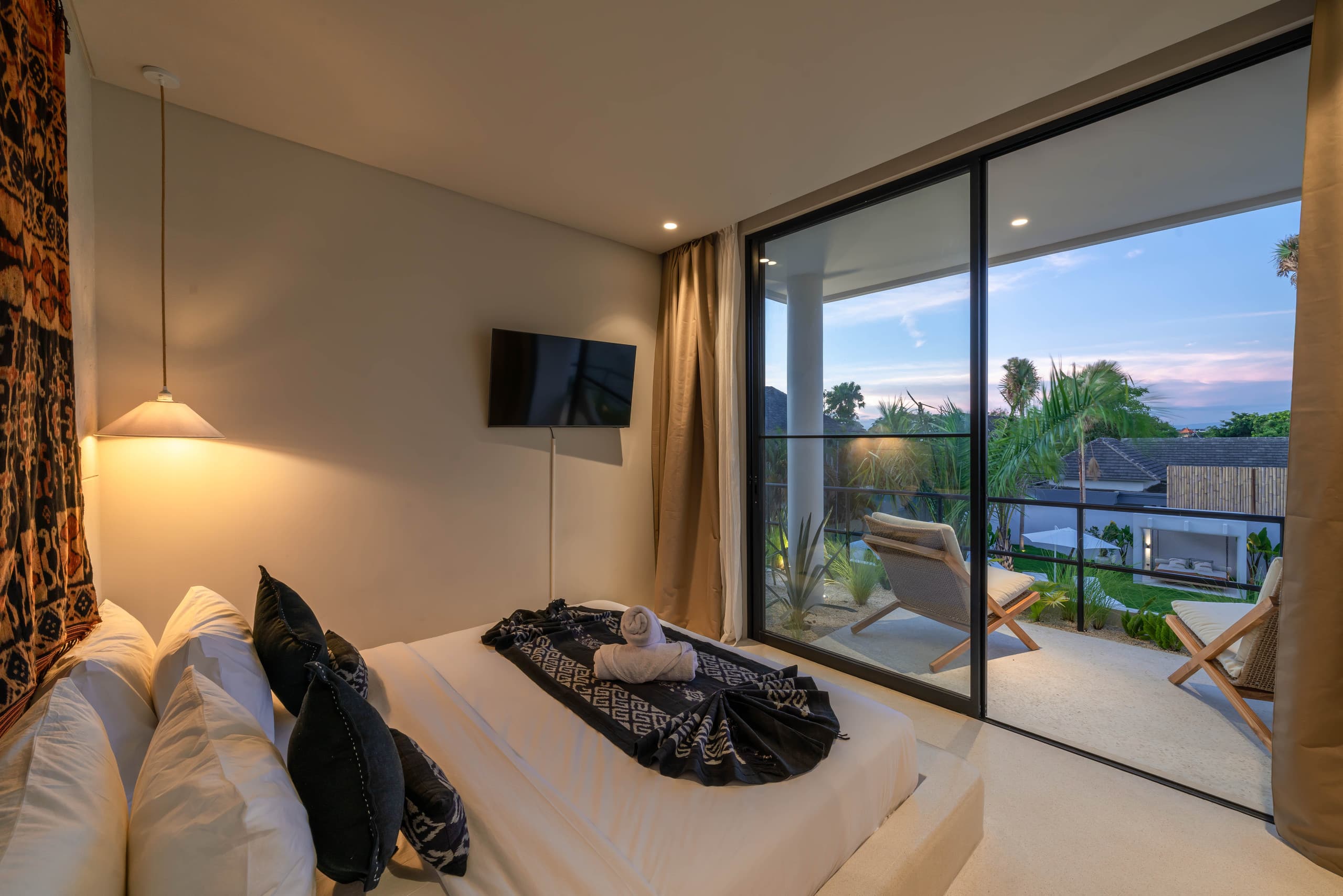 Berawa Breeze: Chic 4BR Beachside Oasis with Sauna 34