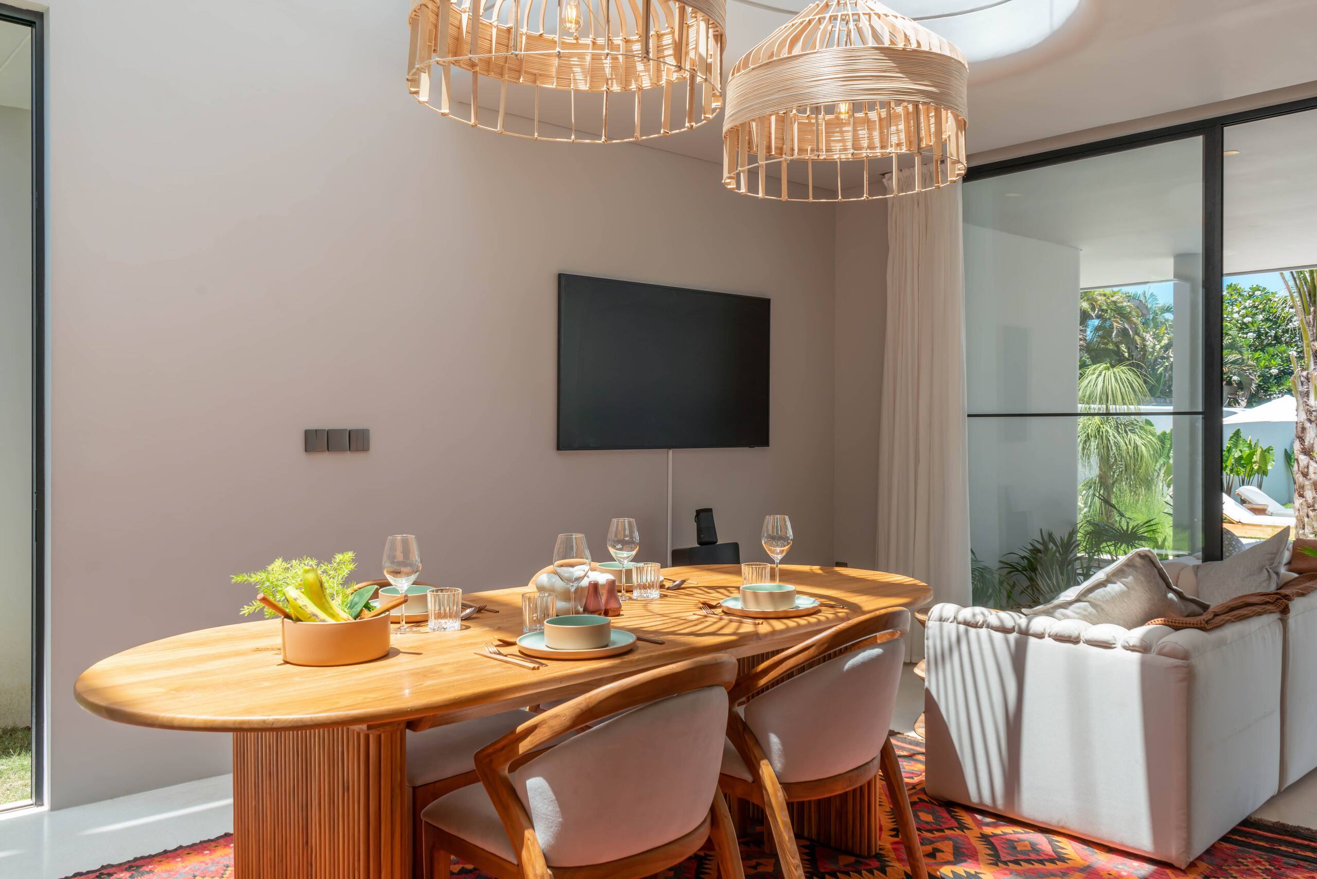Berawa Breeze: Chic 4BR Beachside Oasis with Sauna 21