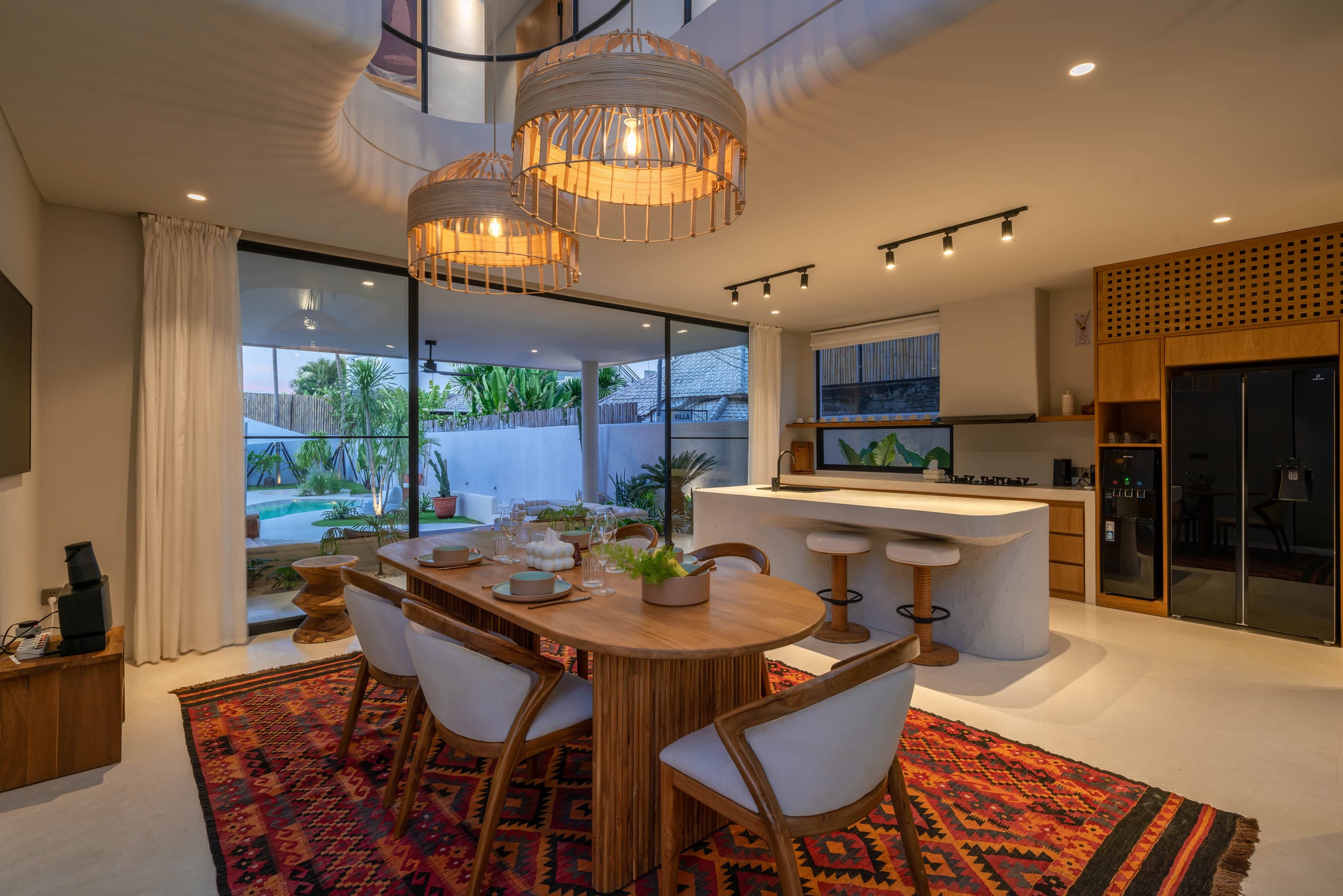 Berawa Breeze: Chic 4BR Beachside Oasis with Sauna 10
