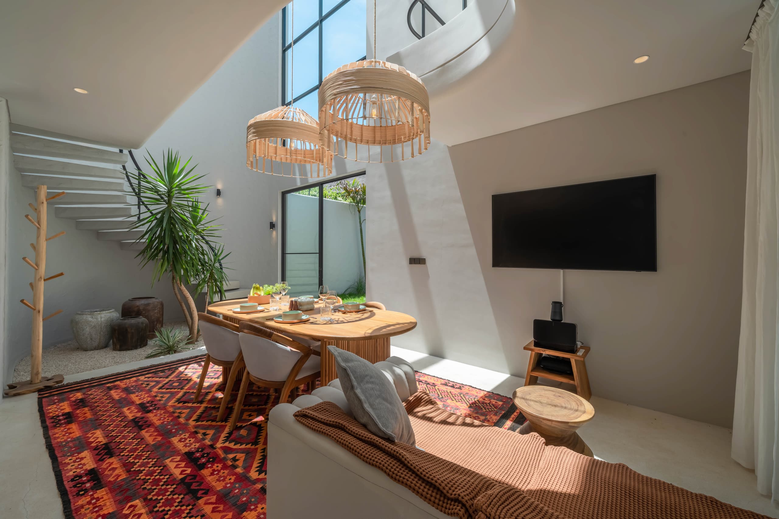 Berawa Breeze: Chic 4BR Beachside Oasis with Sauna 9