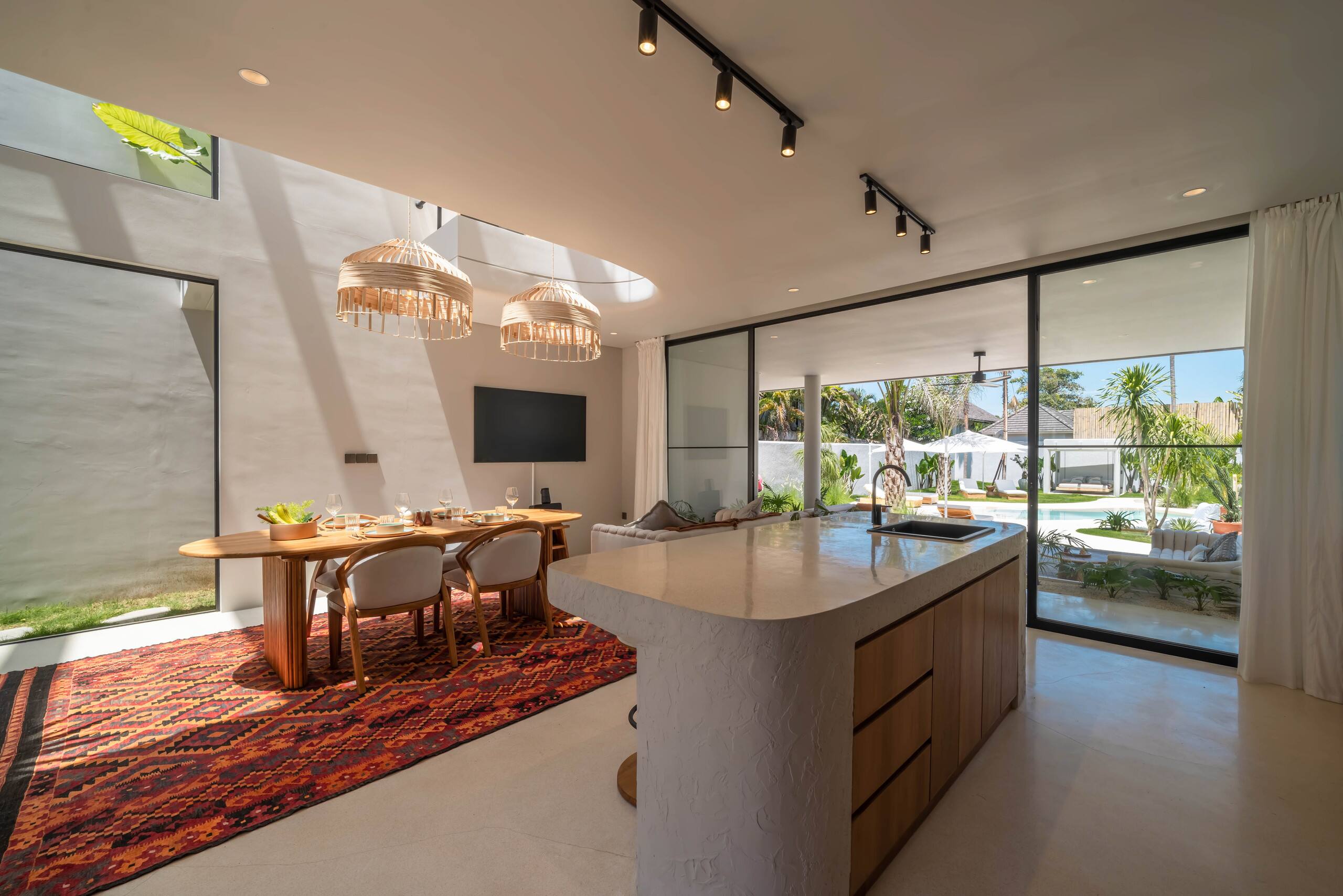 Berawa Breeze: Chic 4BR Beachside Oasis with Sauna 18