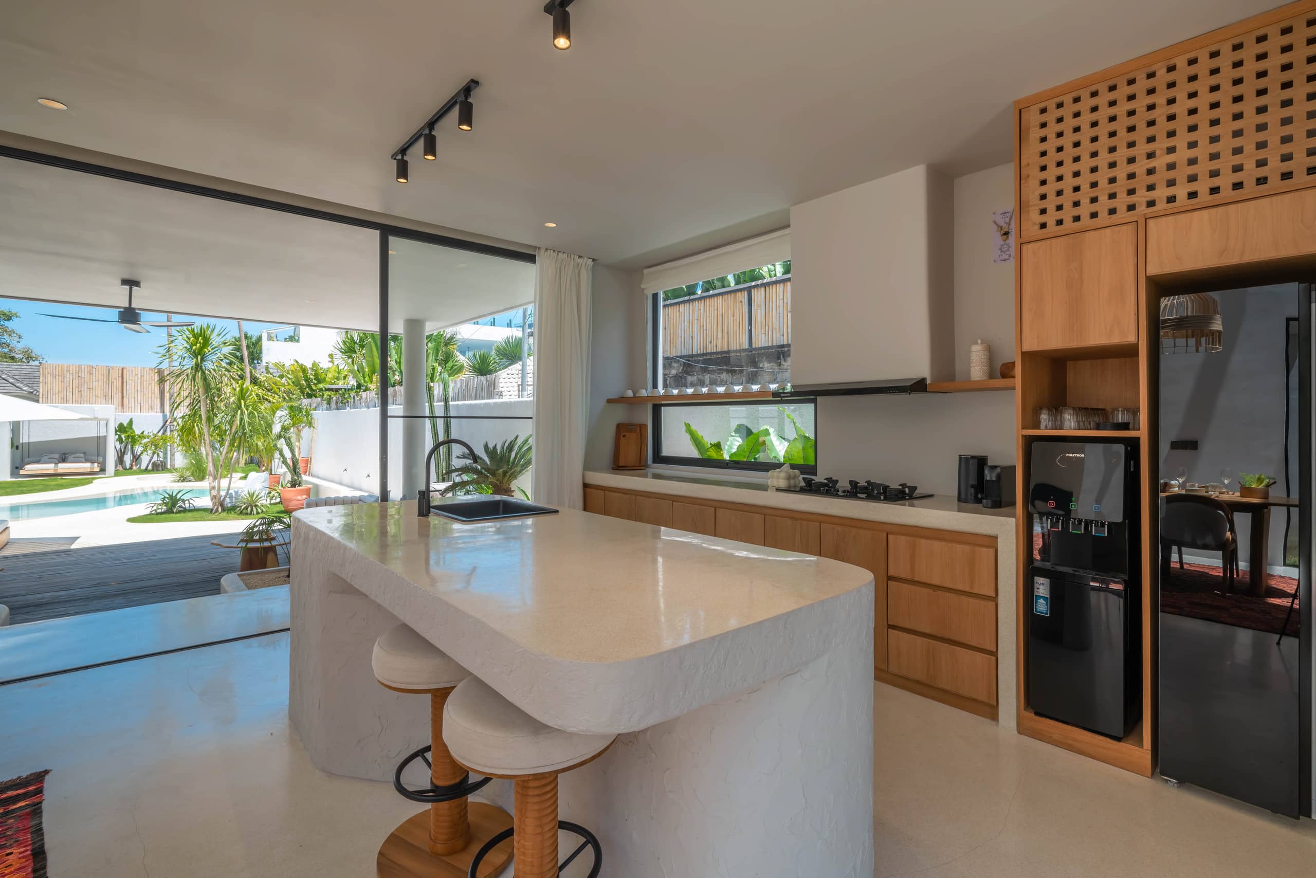 Berawa Breeze: Chic 4BR Beachside Oasis with Sauna 15