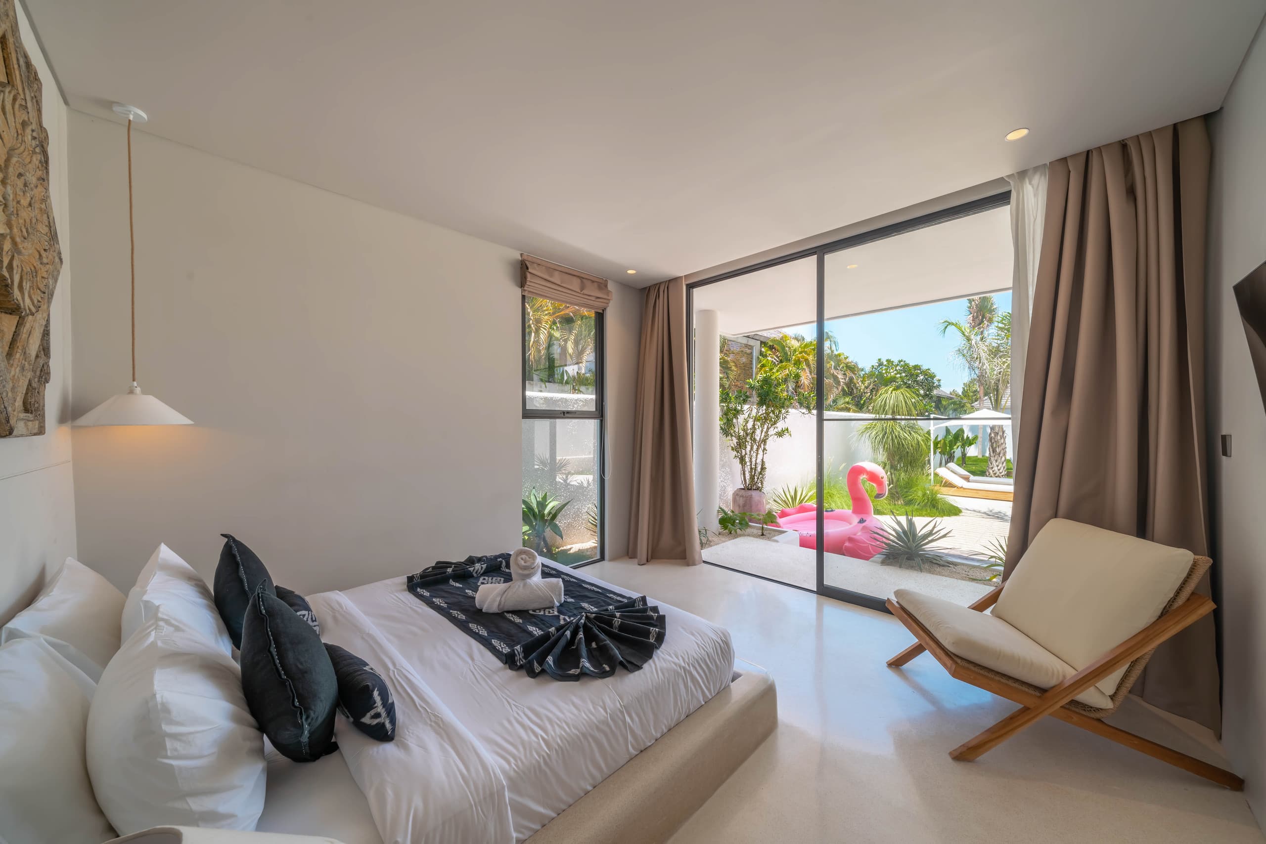 Berawa Breeze: Chic 4BR Beachside Oasis with Sauna 29