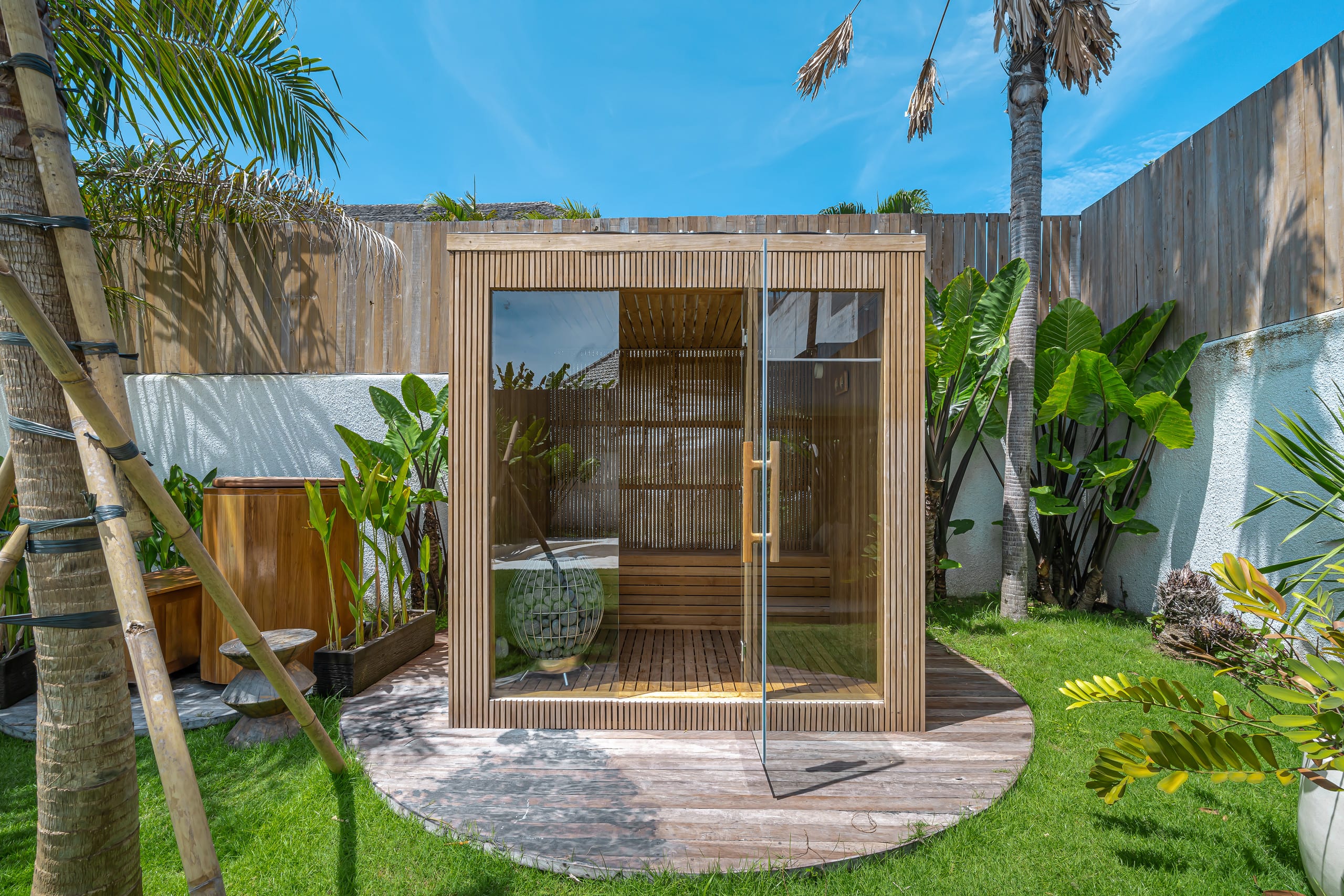 Berawa Breeze: Chic 4BR Beachside Oasis with Sauna — photo 5