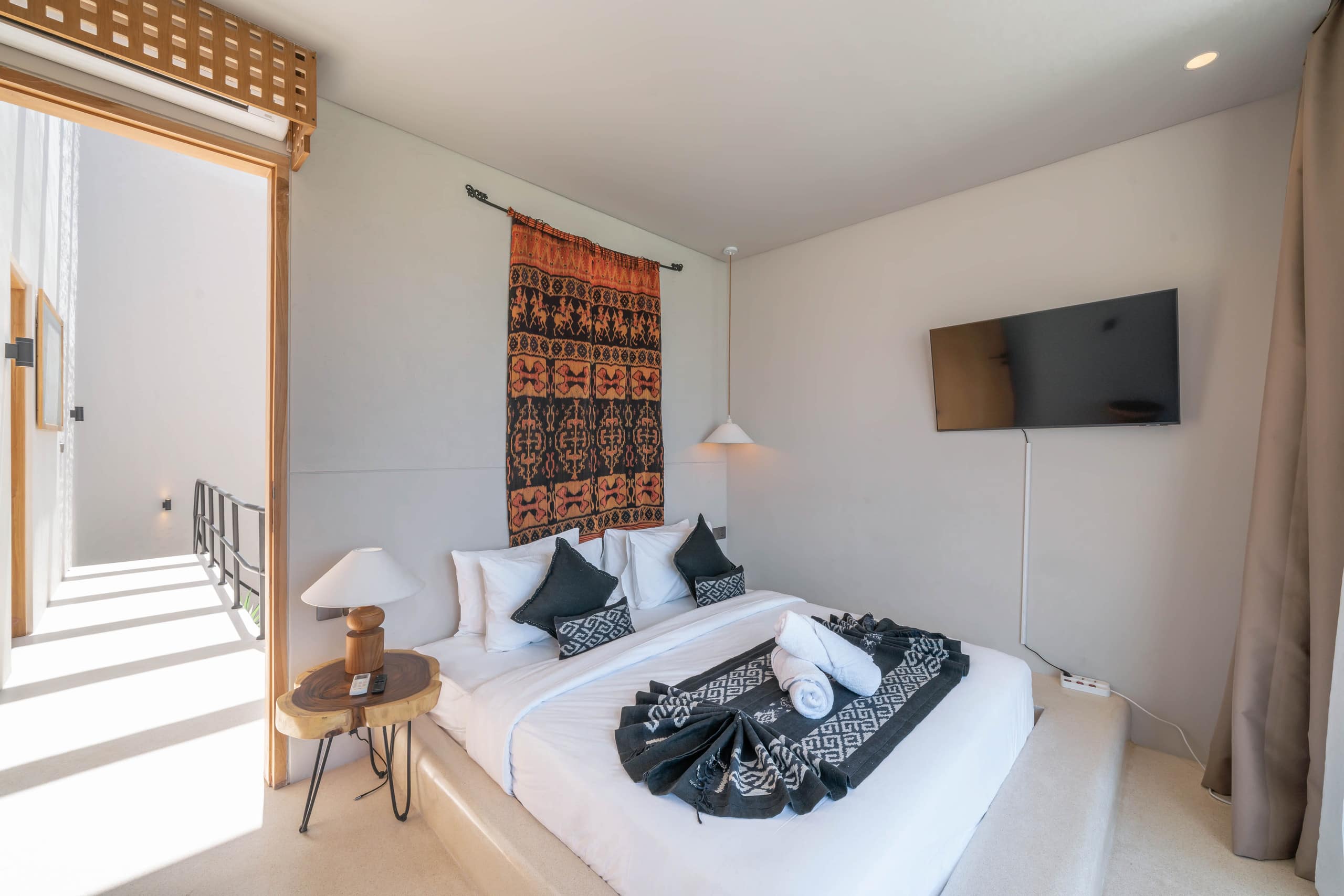 Berawa Breeze: Chic 4BR Beachside Oasis with Sauna 32