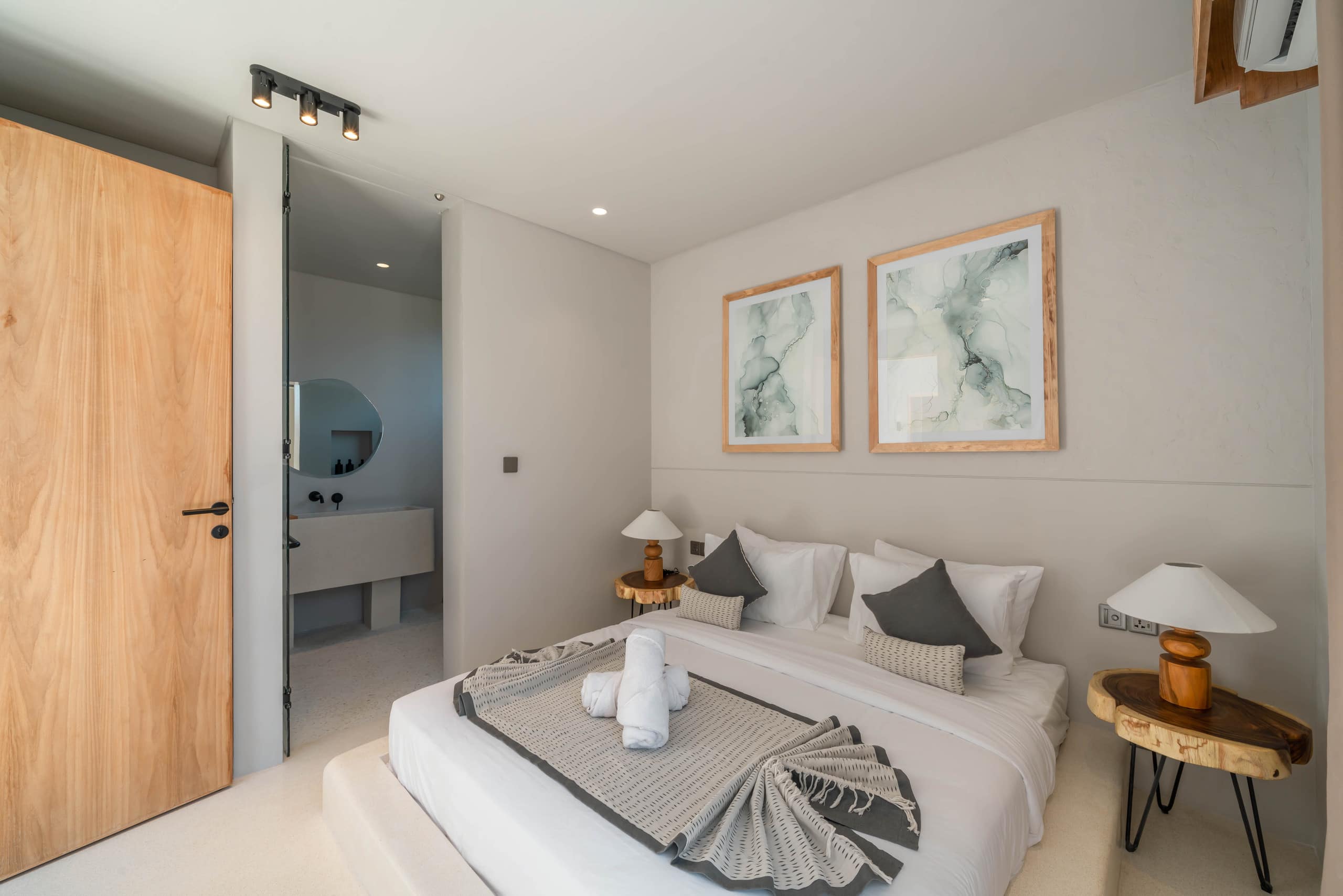 Berawa Breeze: Chic 4BR Beachside Oasis with Sauna 37