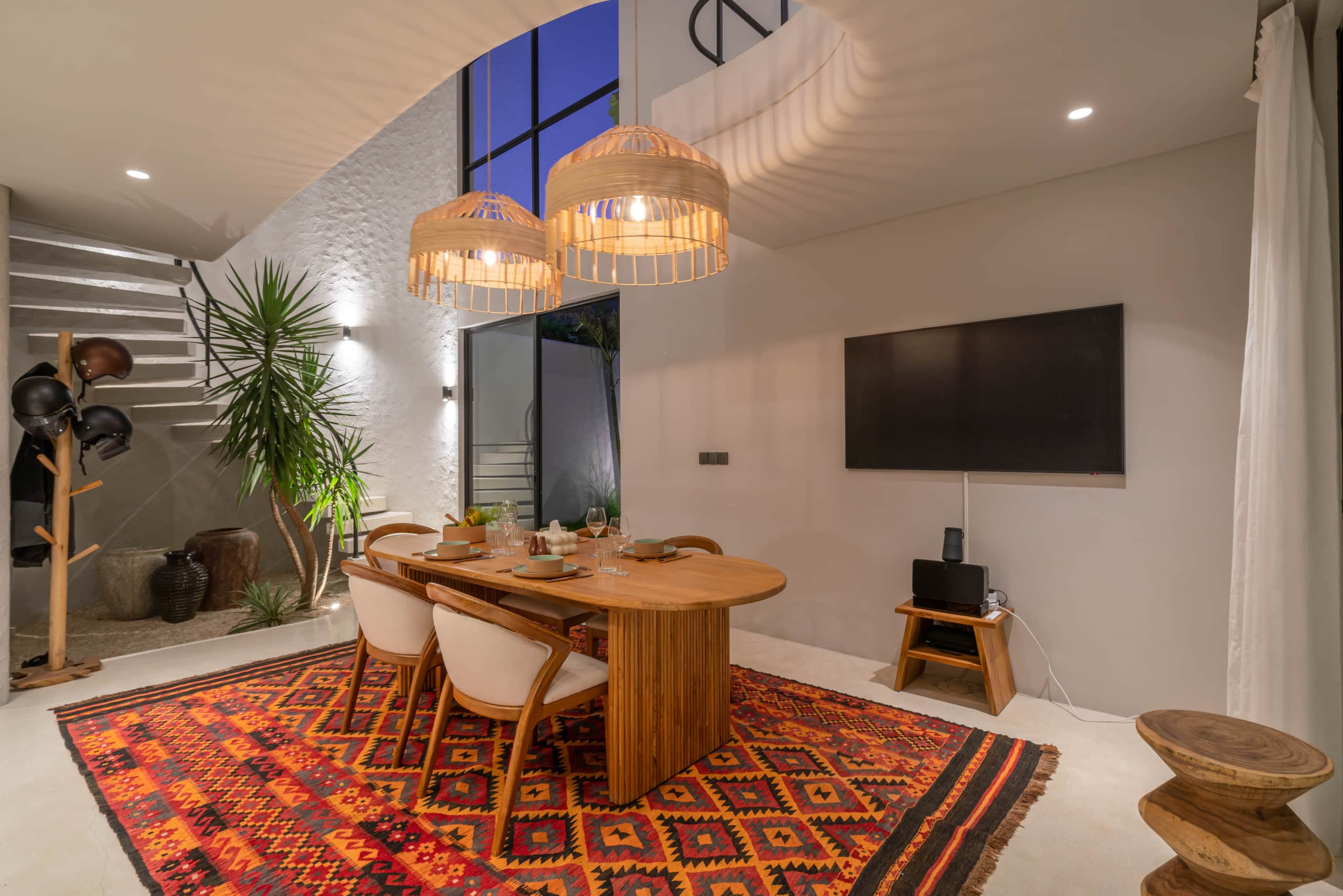 Berawa Breeze: Chic 4BR Beachside Oasis with Sauna 11