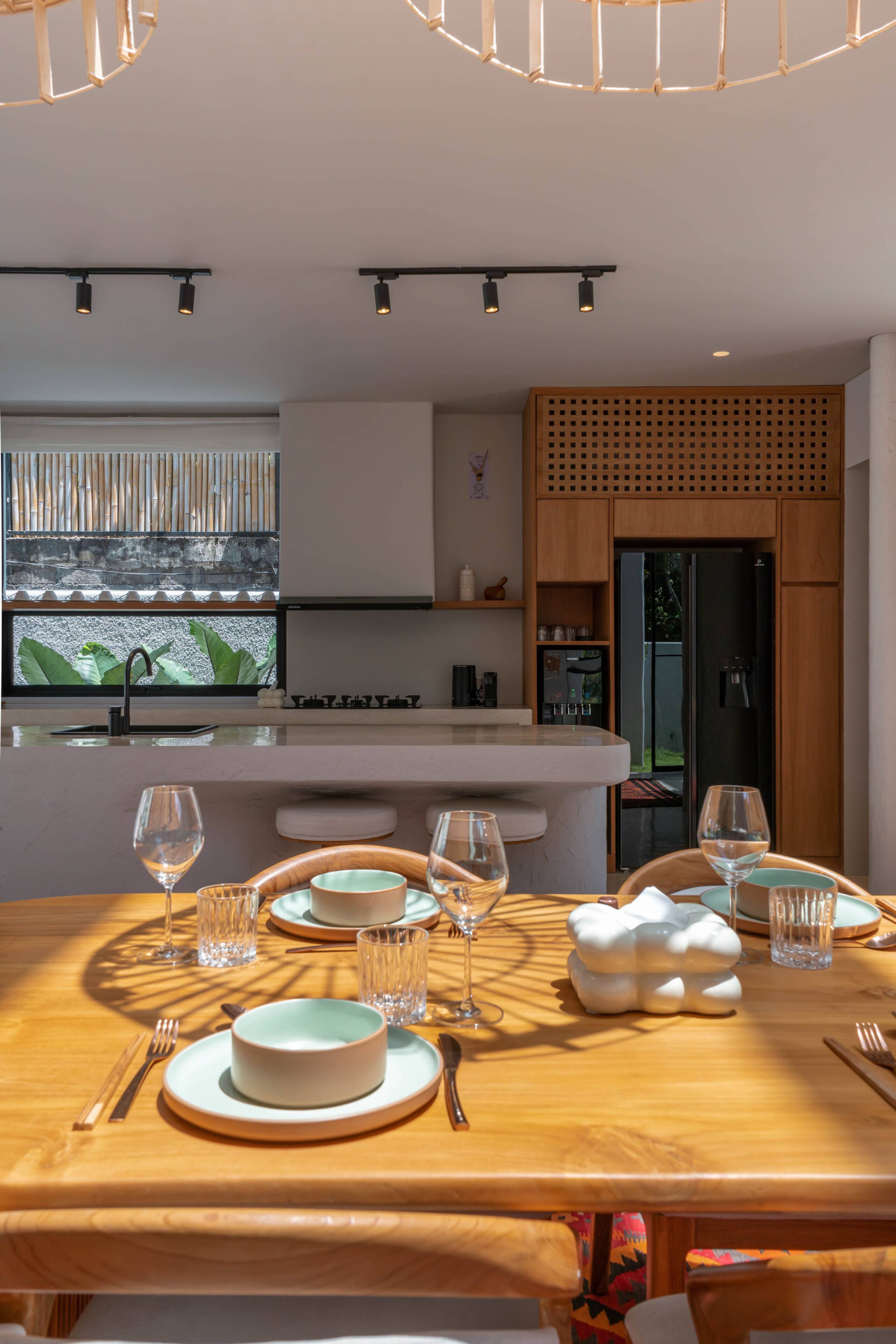Berawa Breeze: Chic 4BR Beachside Oasis with Sauna 22