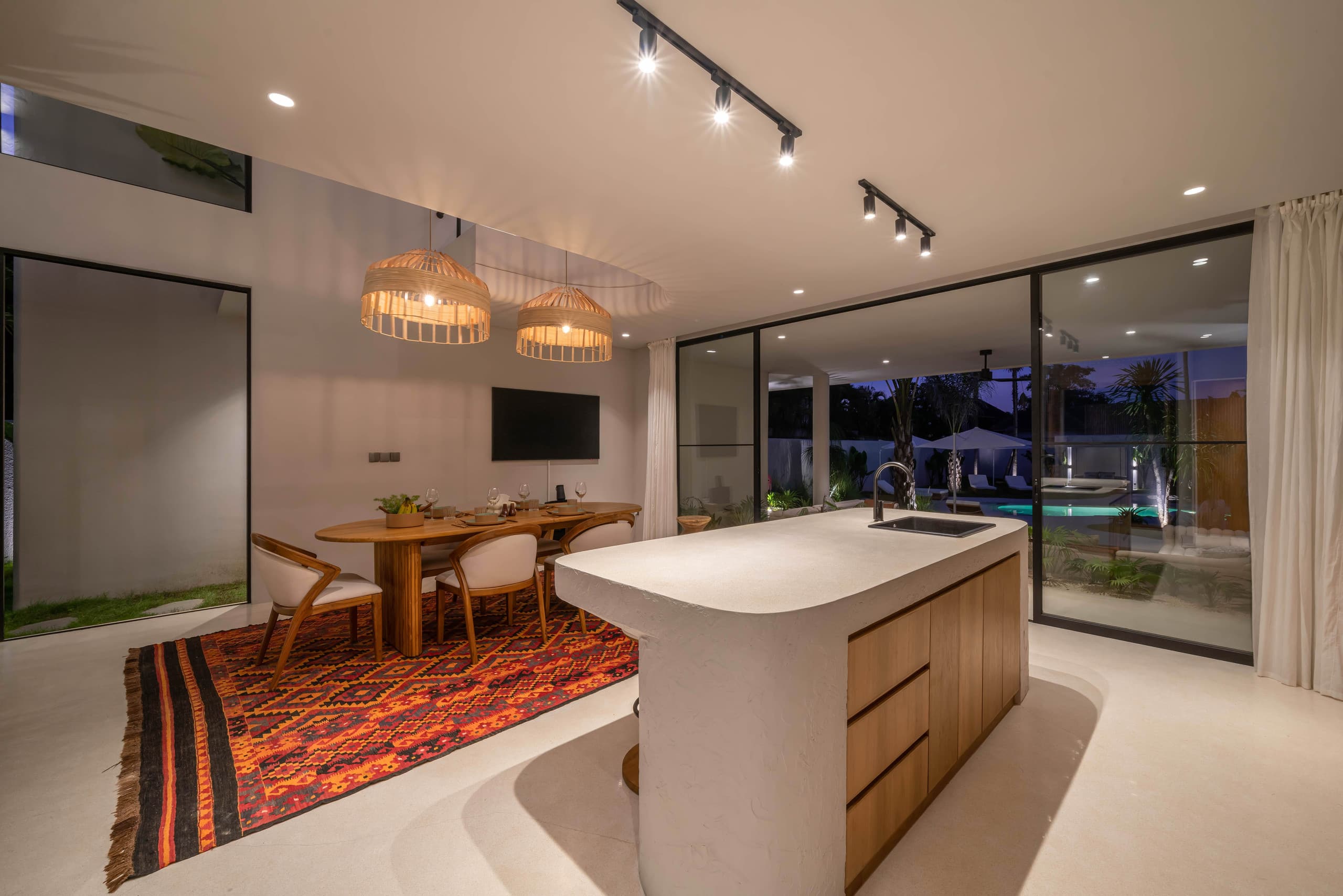 Berawa Breeze: Chic 4BR Beachside Oasis with Sauna 19
