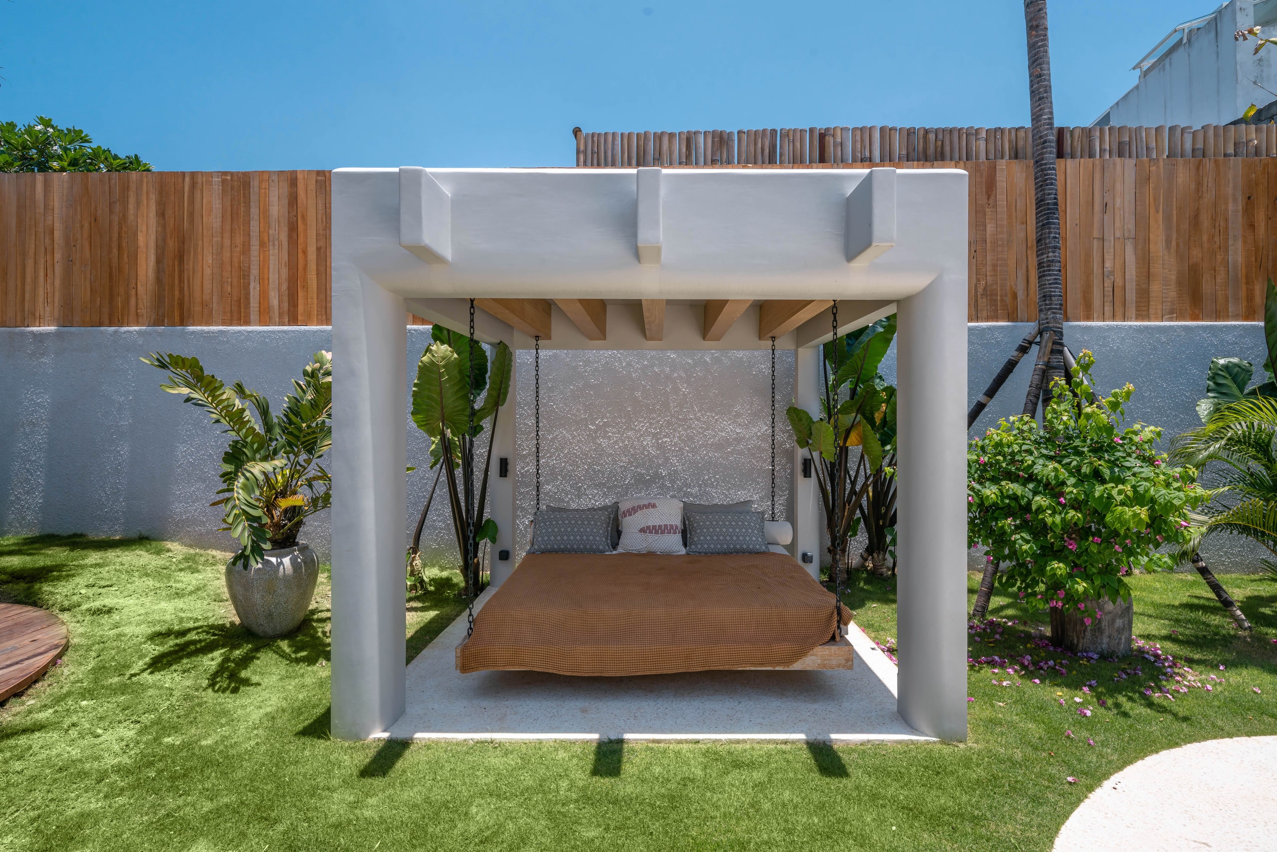 Berawa Breeze: Chic 4BR Beachside Oasis with Sauna 8