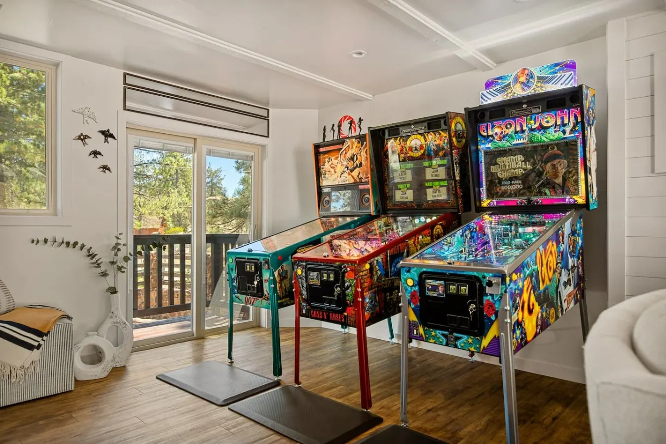*NEW* Larks Modern Nest Near Lake, Spa & Arcade 10