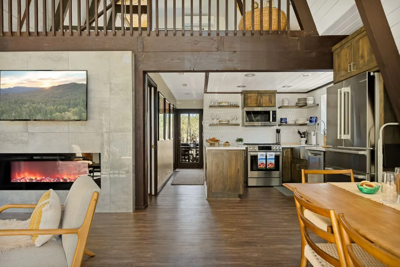 *NEW* Larks Modern Nest Near Lake, Spa & Arcade 12