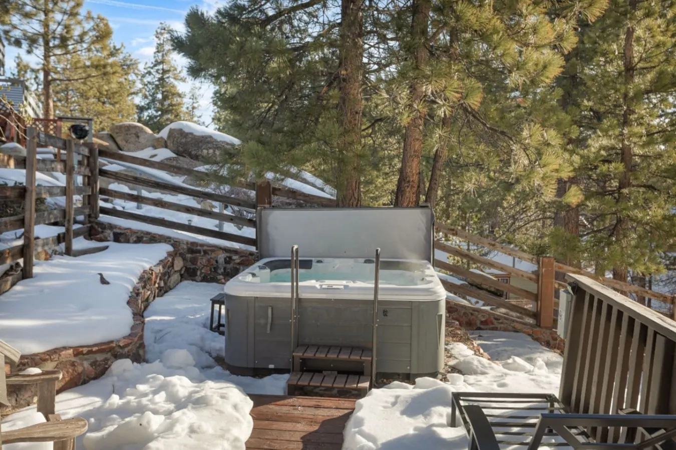 *NEW* Larks Modern Nest Near Lake, Spa & Arcade 5