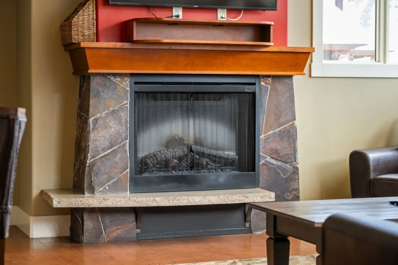 Three Sisters View, BBQ, Hot Tub & Pool Access 10