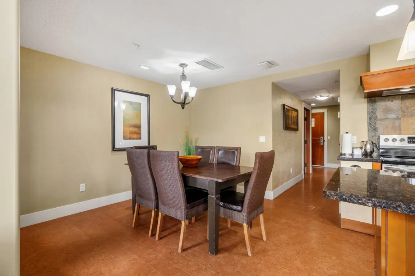 Three Sisters View, BBQ, Hot Tub & Pool Access 11